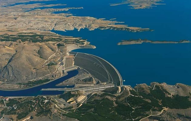 Η Τουρκία «έκλεισε» τα νερά του Ευφράτη και στεγνώνει τη Συρία